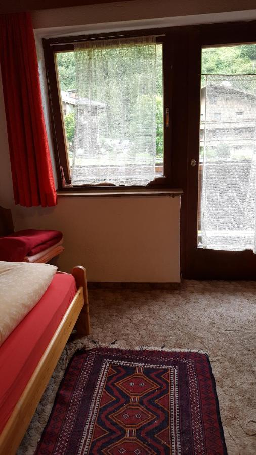 Single Room with Shared Toilet