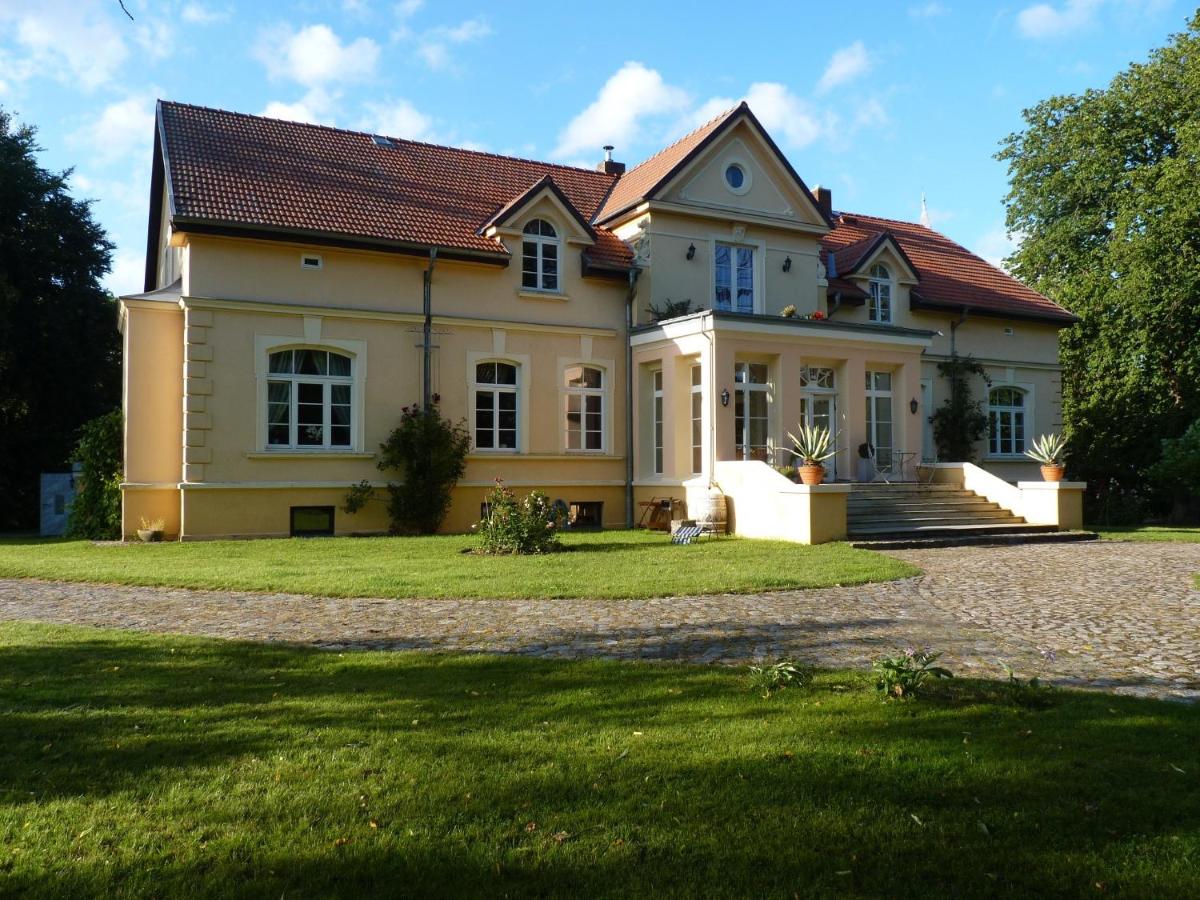 B&B Bernitt - Exklusive Ferienwohnungen im Gutshaus Viezen - Bed and Breakfast Bernitt