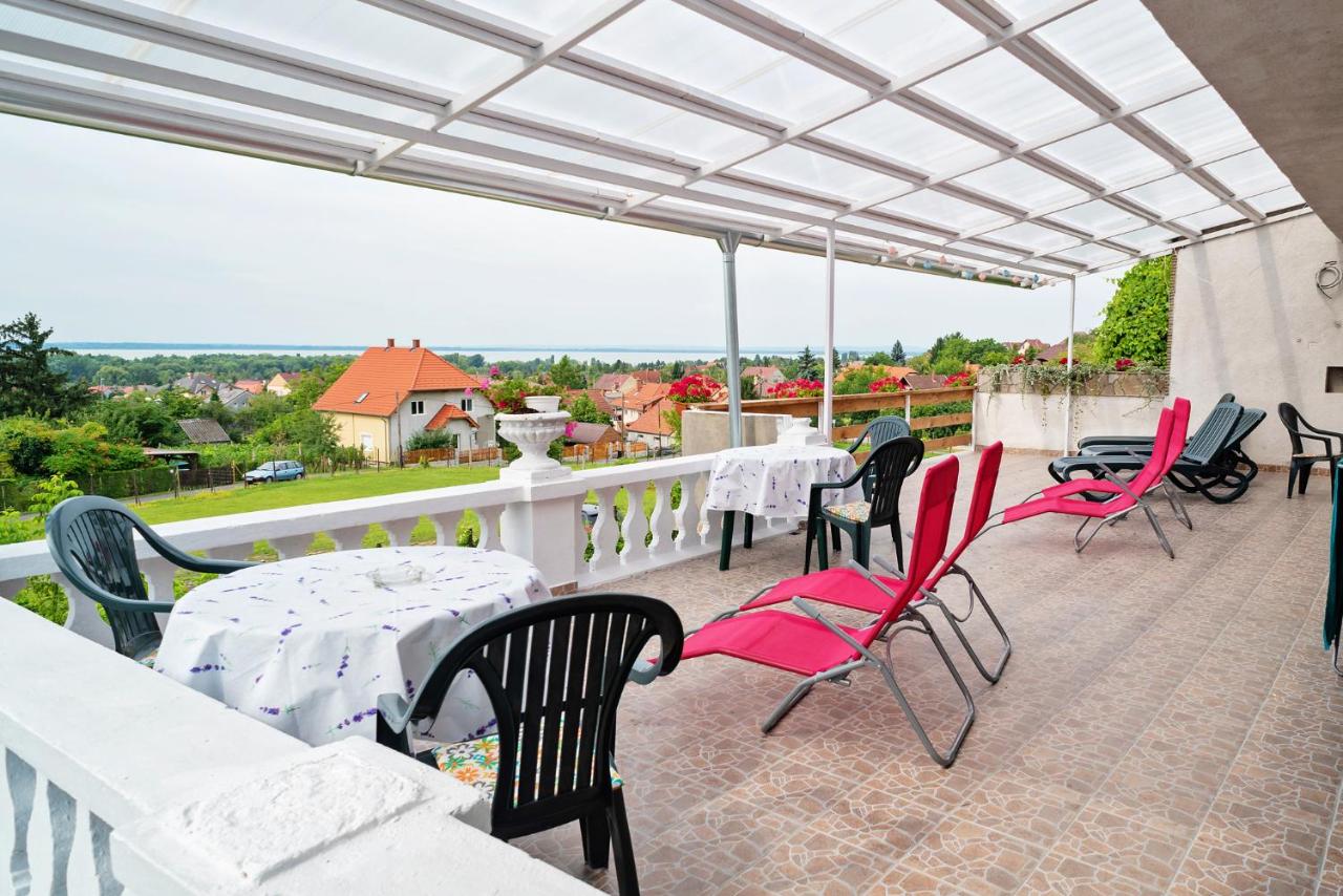 B&B Vonyarcvashegy - Nosztalgia Balaton Apartmanház - Bed and Breakfast Vonyarcvashegy