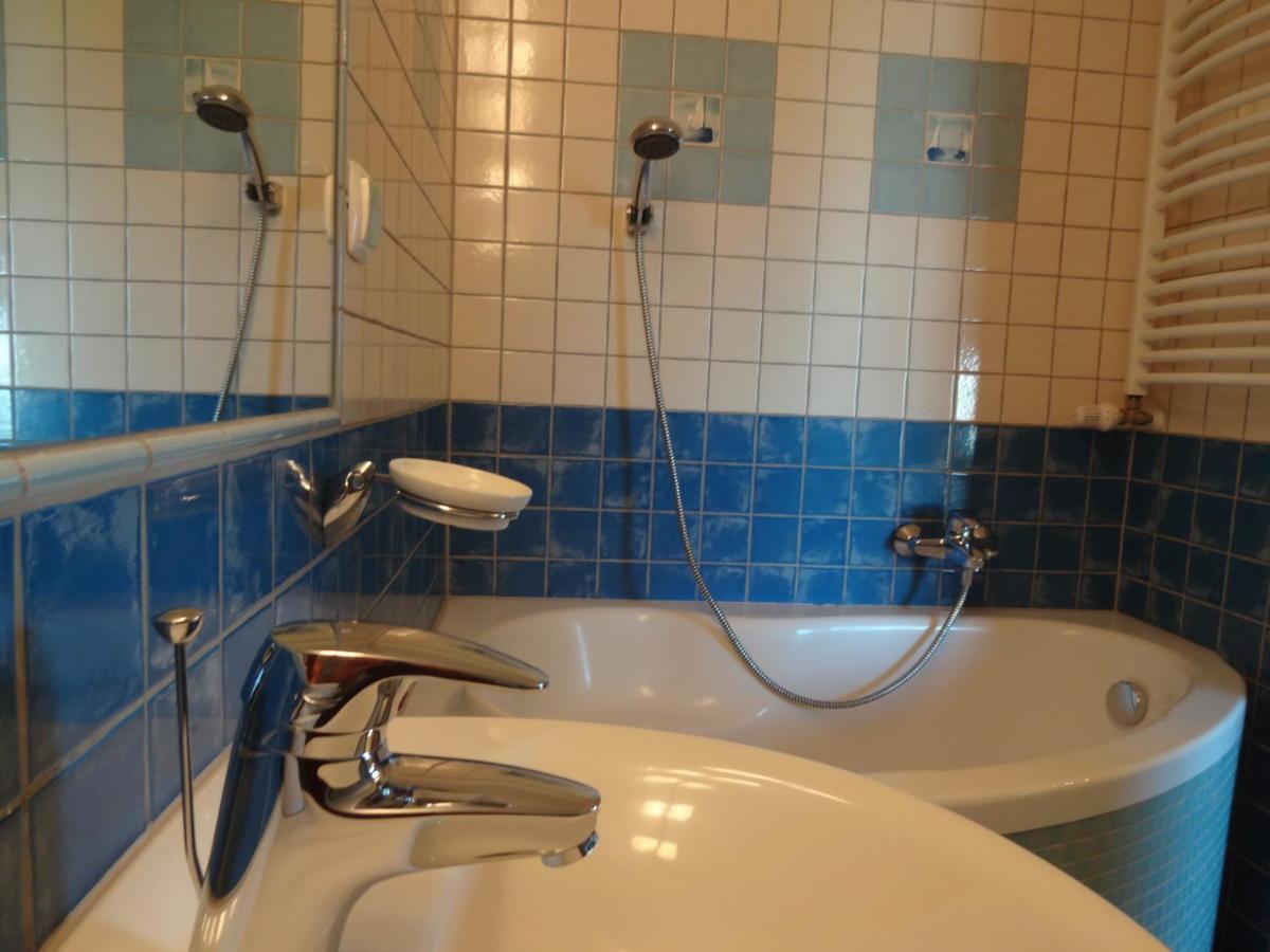 Dreibettzimmer mit eigenem Bad