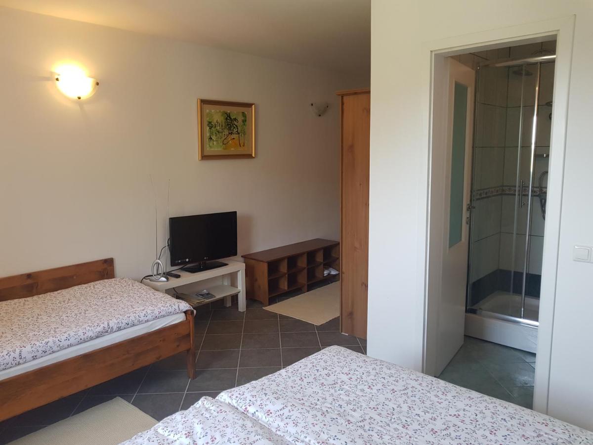 Dreibettzimmer mit eigenem Bad