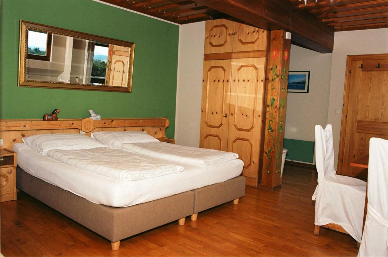 Deluxe Studio Apartment mit Terrasse