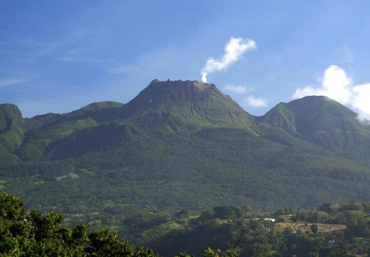 Or bleu-Bungalow volcan Soufriere-Vue sur mer - B&B