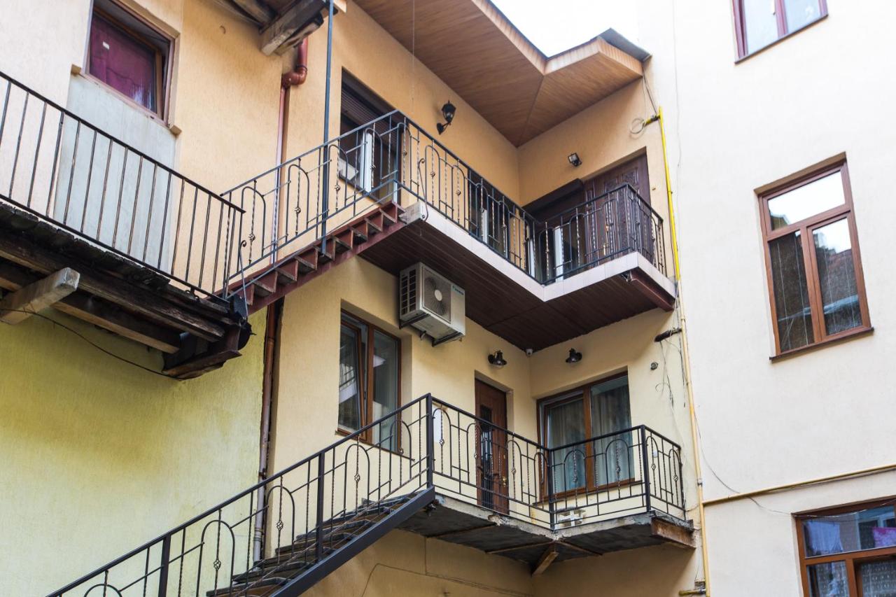 Avangard Kostiushka 20 Apart - Ferienwohnung Lwiw