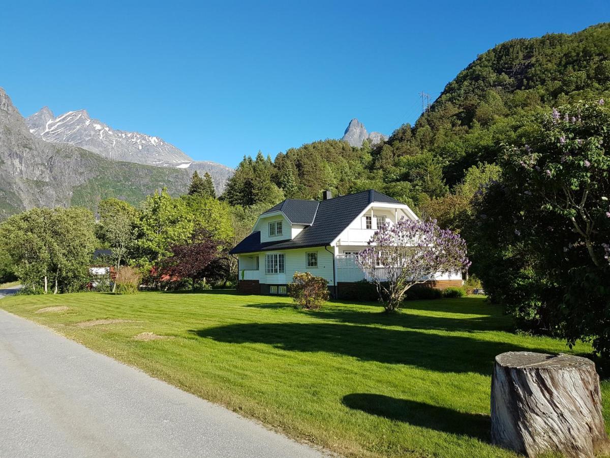 B&B Åndalsnes - Nora Gård - Bed and Breakfast Åndalsnes