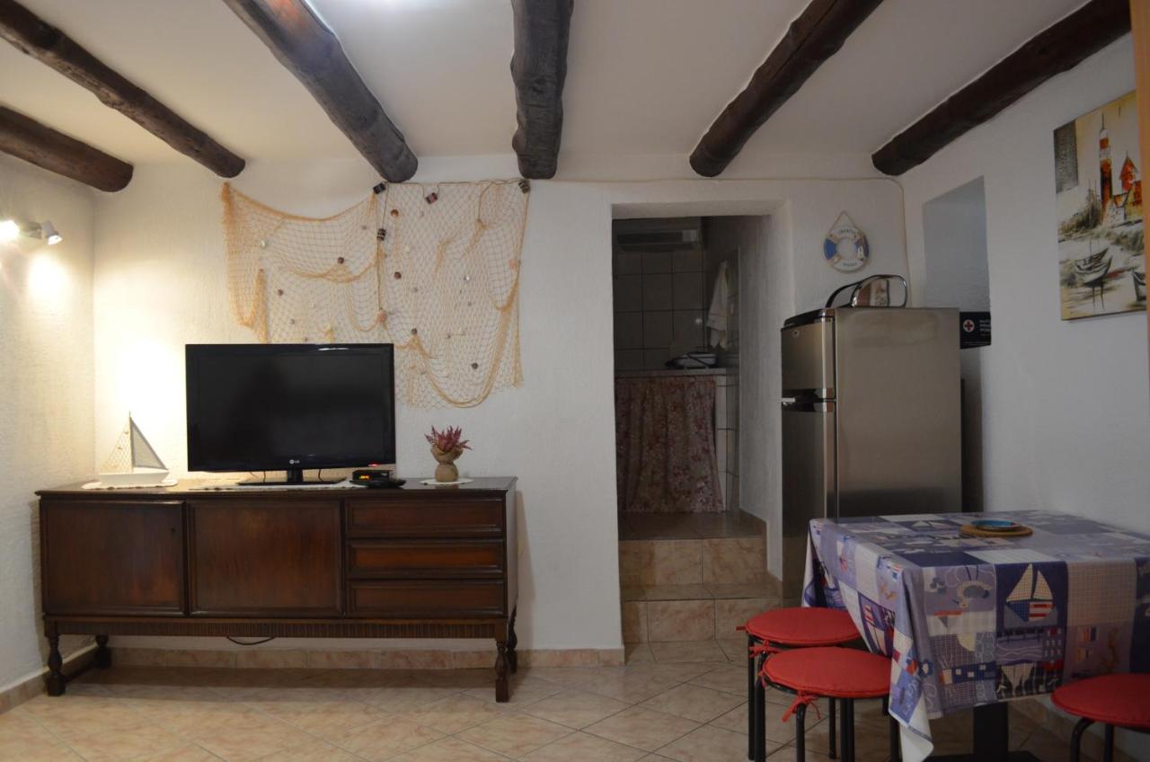 Apartment Stari Dvori - Ferienwohnung Baška