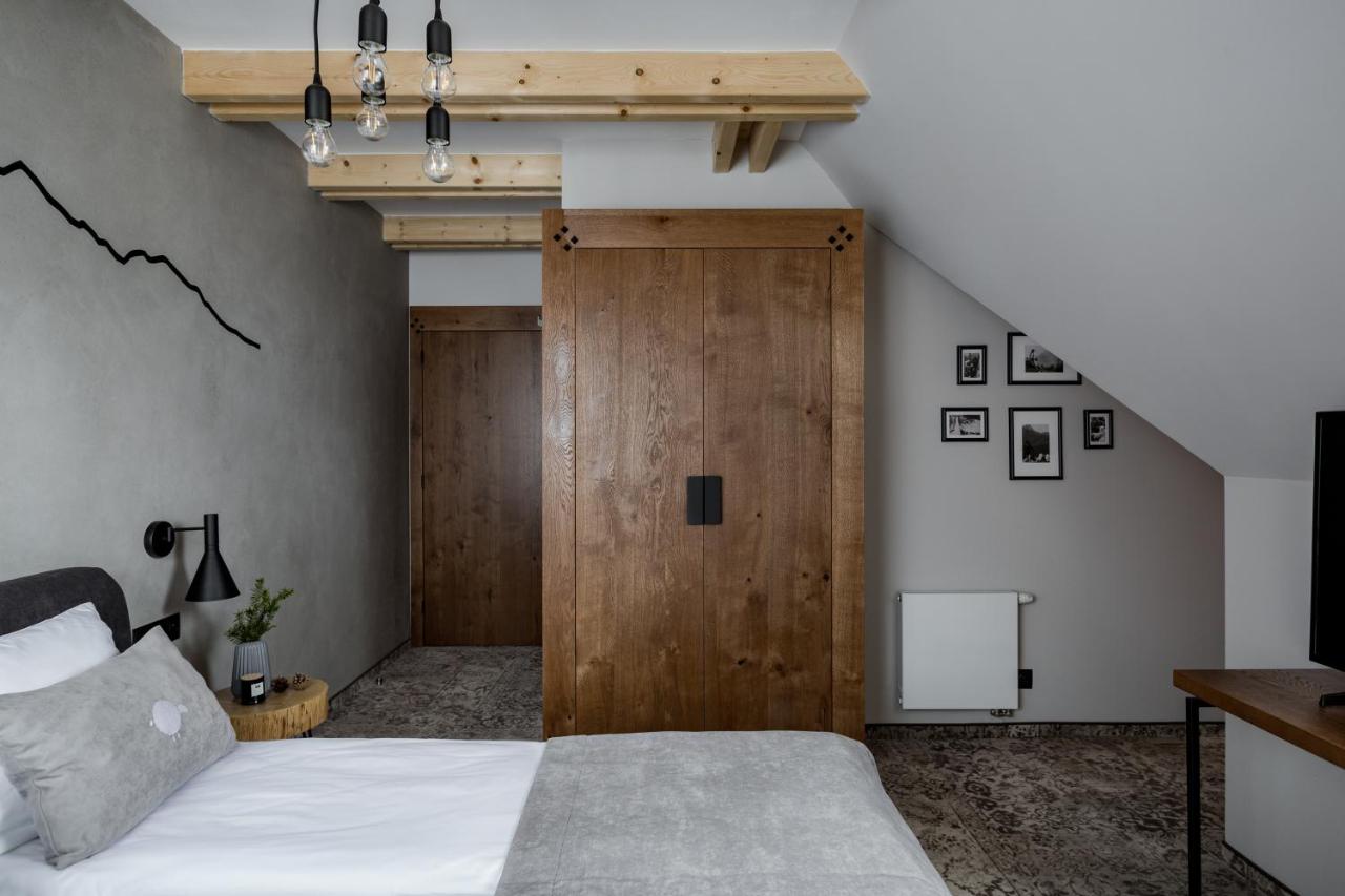 Familienzimmer mit Bergblick