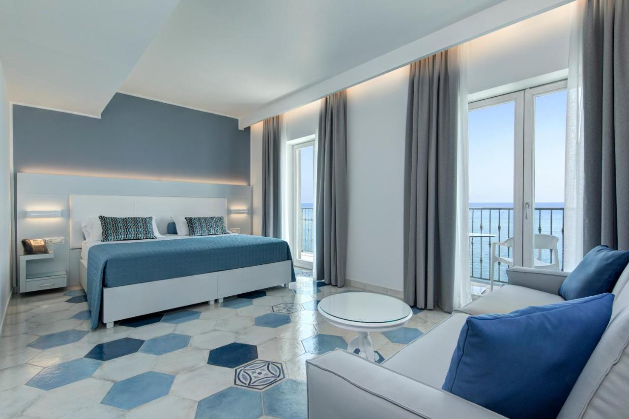 Lloyd's Baia Hotel