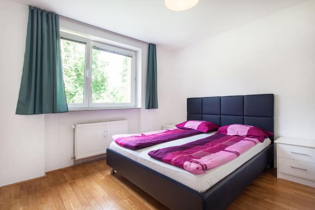 70 square m with balcony+parking+AC - Chambres d’hôtes Ljubljana