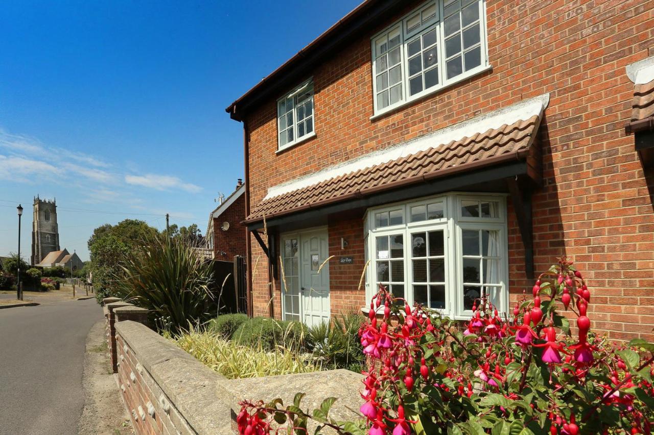 B&B Winterton-on-Sea - Lazy Days Cottage - Bed and Breakfast Winterton-on-Sea