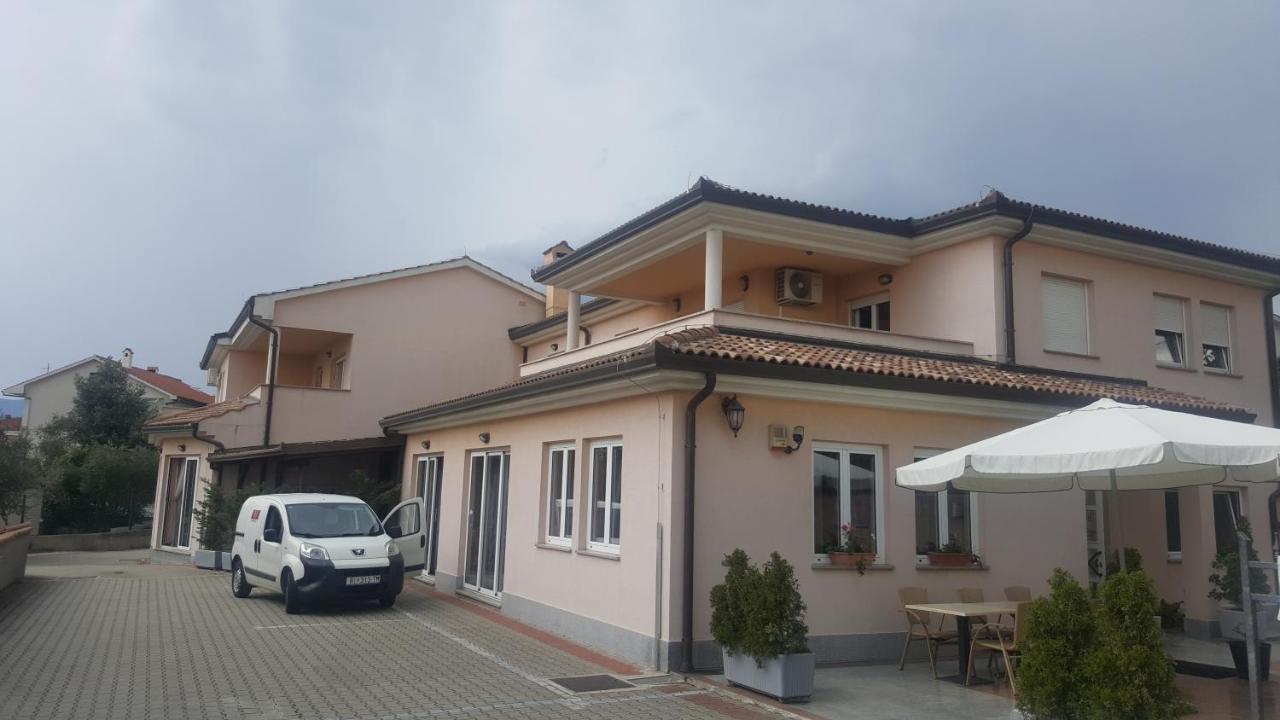 Apartment Dora - Ferienwohnung