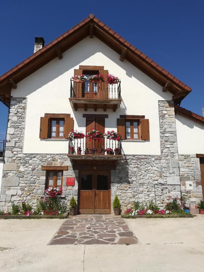Pirinargi Apartamento - B&B