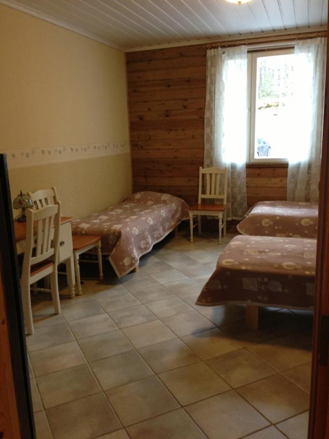 Hiiden Kämppäkartano iso vuokramökki lähellä Tiilikan kansallispuistoa - Chambres d'hôtes Sotkamo