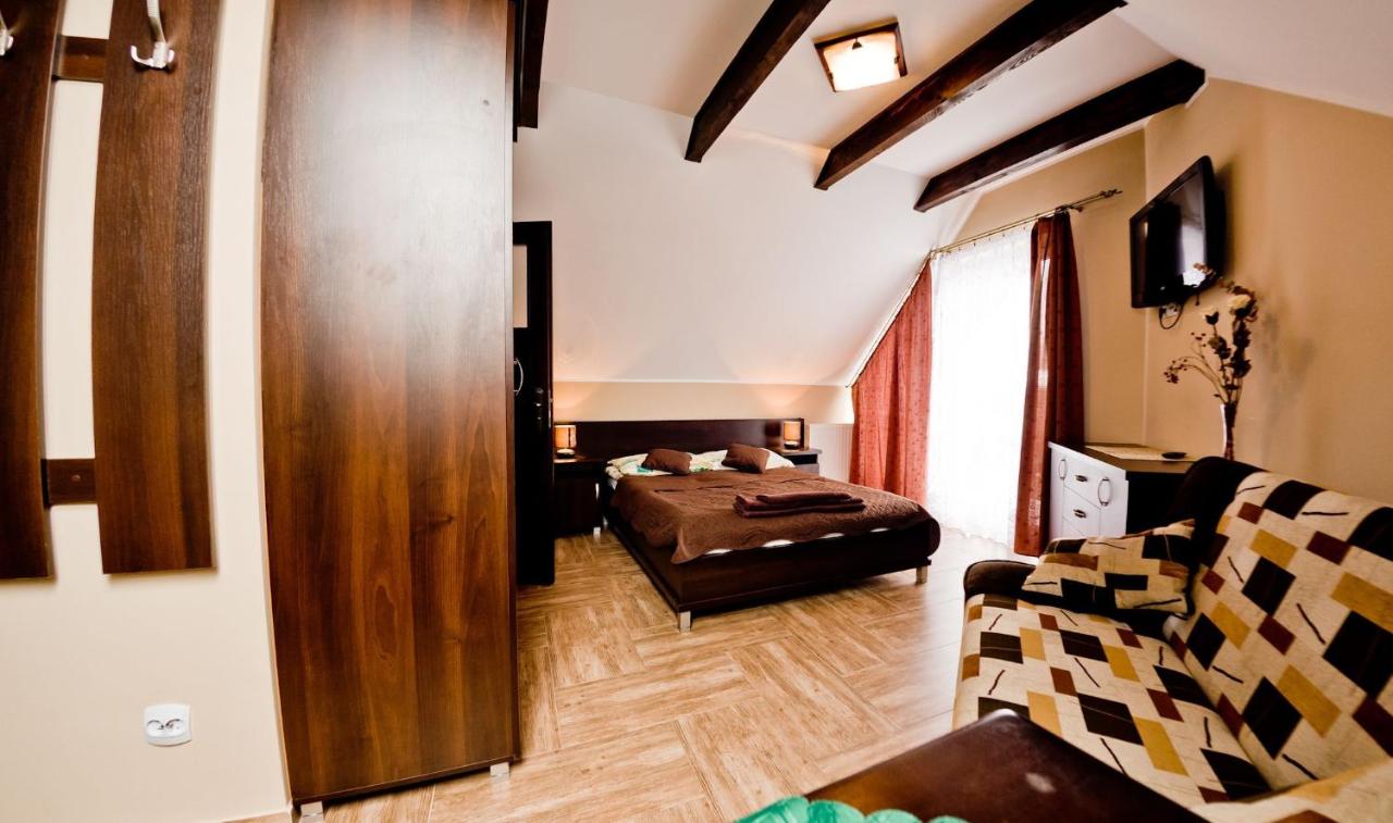 Studio (2 Adults)