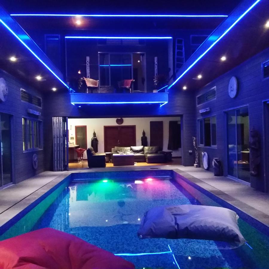 Stunning villa with ocean views and free car - B&B