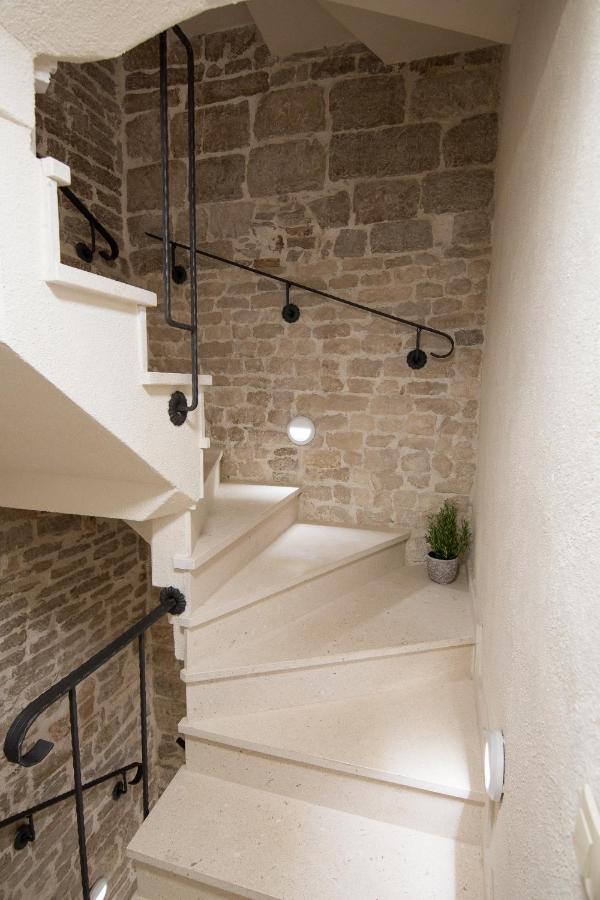 Rustic Apartments Sv Frane in the old town - B&B