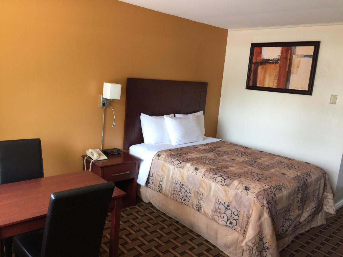 Queen Room with Lake View