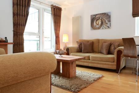 Holyrood Apartment with parking & lift access - B&B Edinburgh
