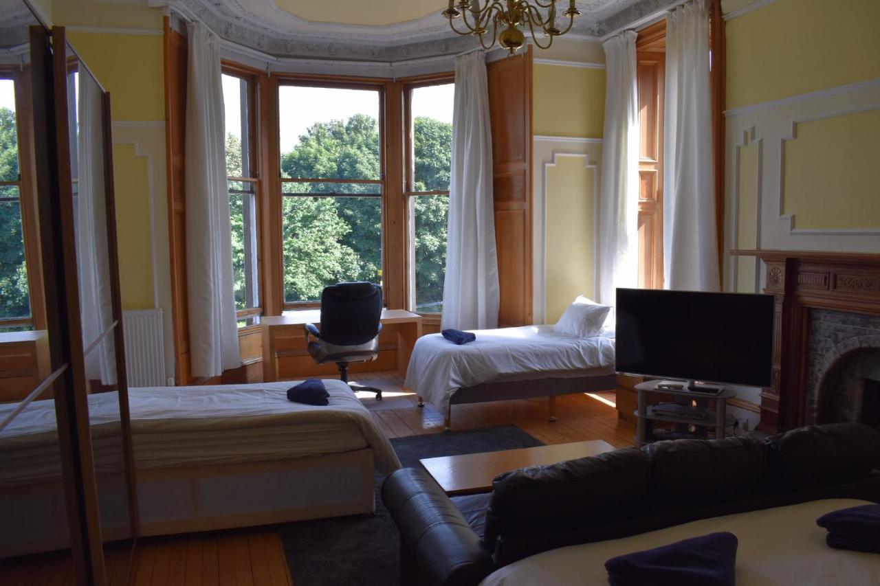 Very Large Standard Family Room