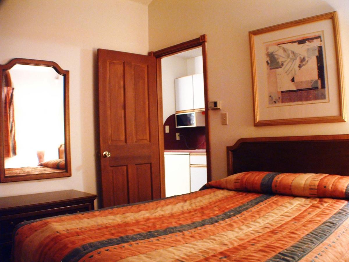 Deluxe One-Bedroom Suite