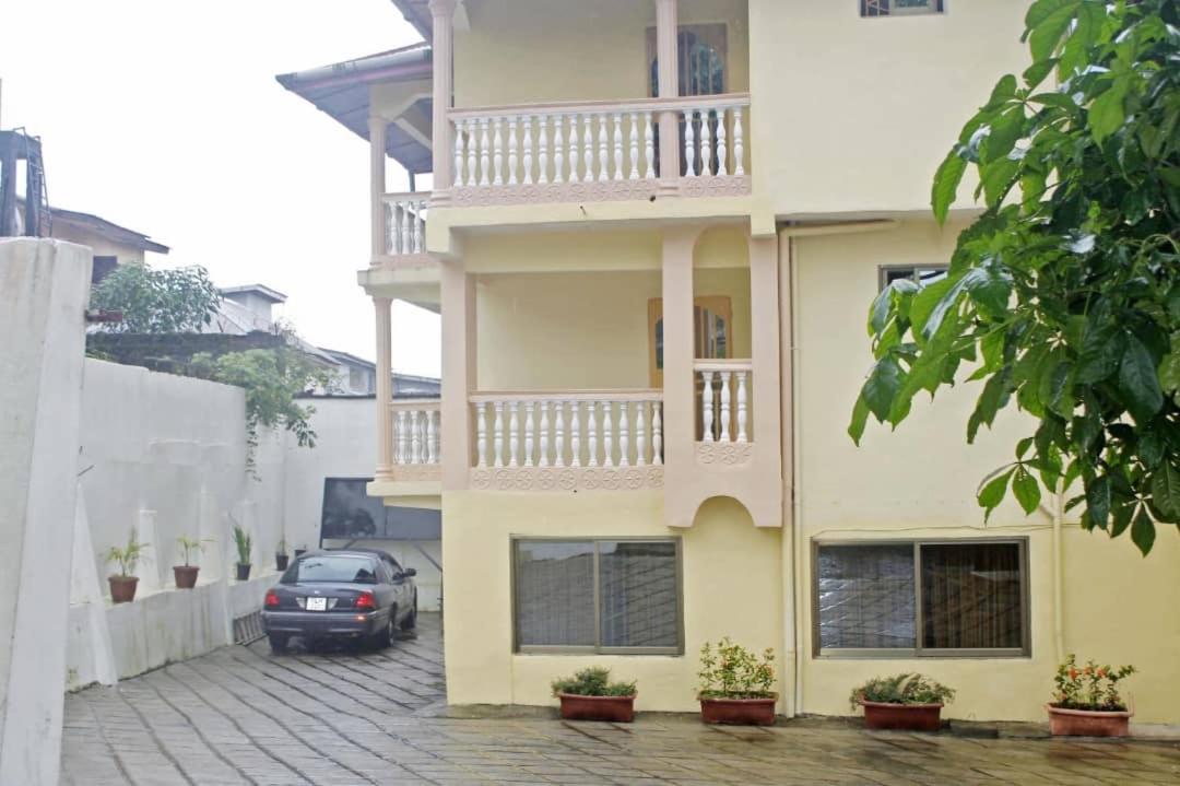 B&B Freetown - The Stafford Lodge - Bed and Breakfast Freetown