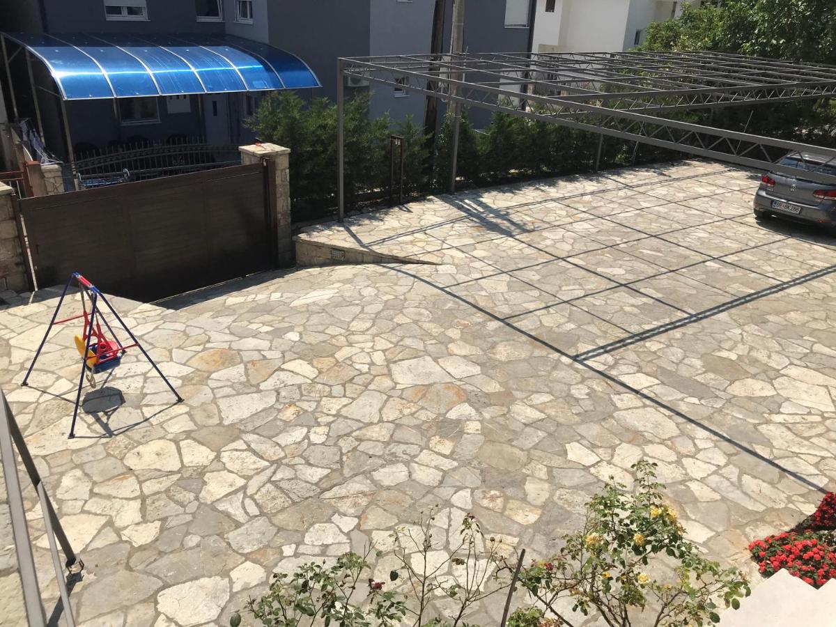 Apartmani Tomovic - Bed and Breakfast Sutomore