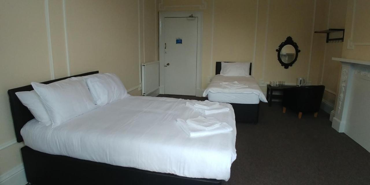 Dreibettzimmer mit Gemeinschaftsbad