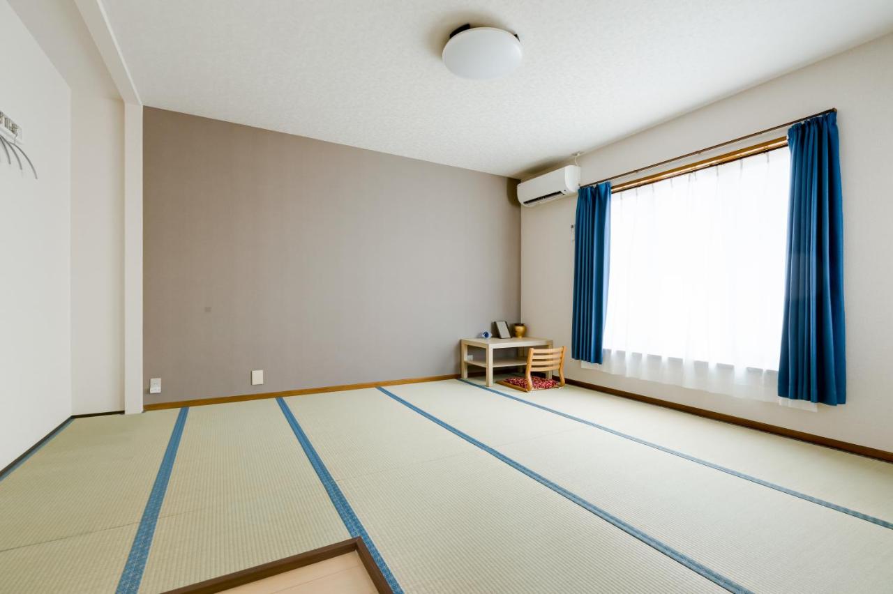 Standard Twin Room with Shared Bathroom