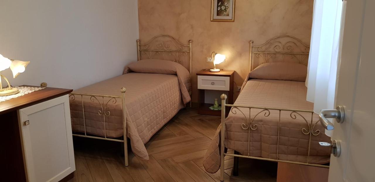 Chambre Lits Jumeaux avec Salle de Bains Privative Séparée