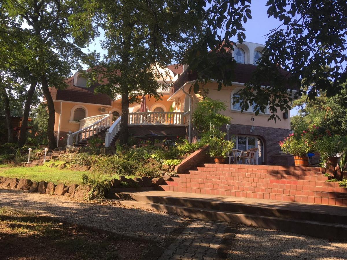 Káptalan vendégház - Ferienwohnung Balatonalmadi