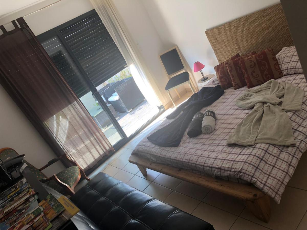 Camera Matrimoniale con Vista Piscina