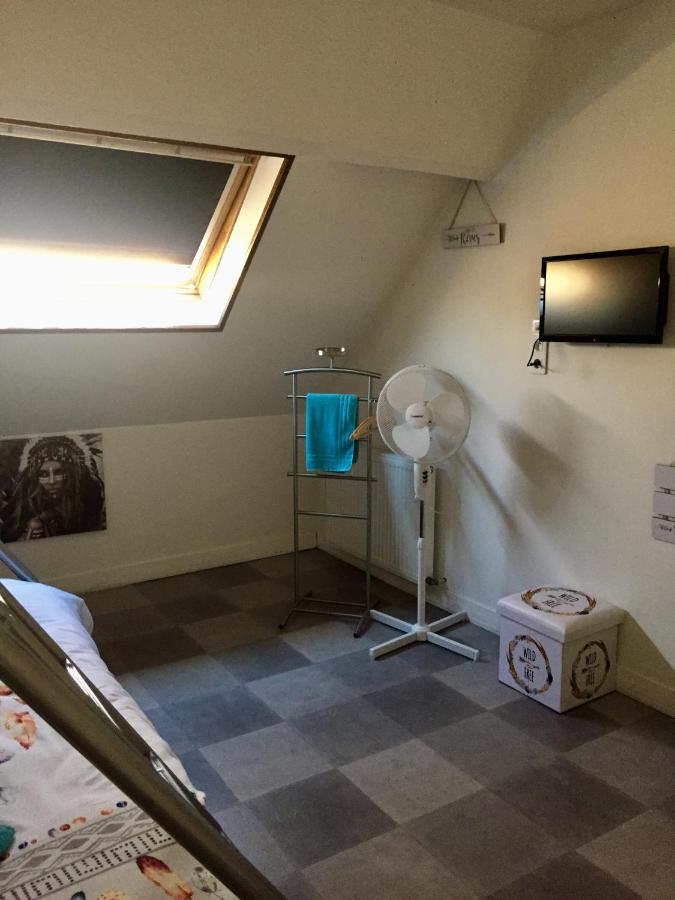 Basic Driepersoonskamer met Gedeelde Badkamer