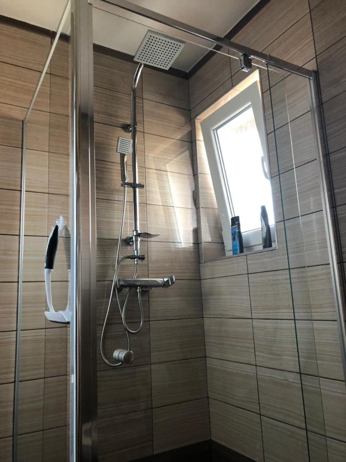 Zweibettzimmer mit eigenem Bad