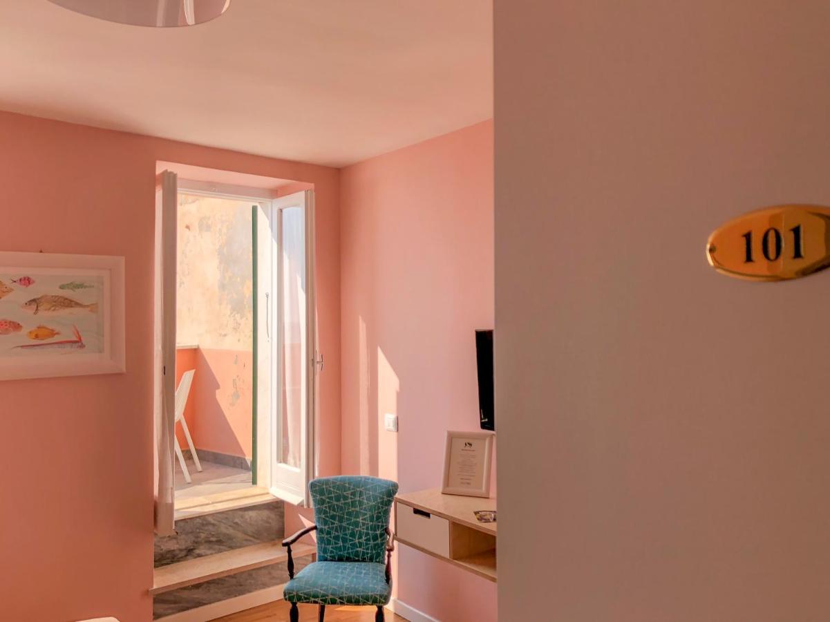 Deluxe Double Room with Balcony and Sea View