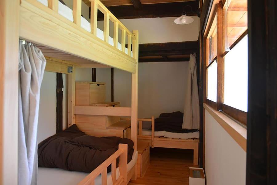Cama Individual en habitación compartida femenina
