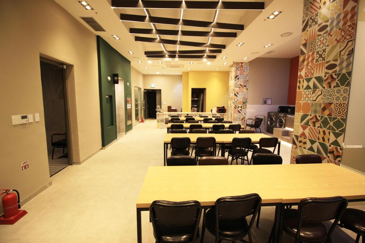 Hotel Dining Image 3