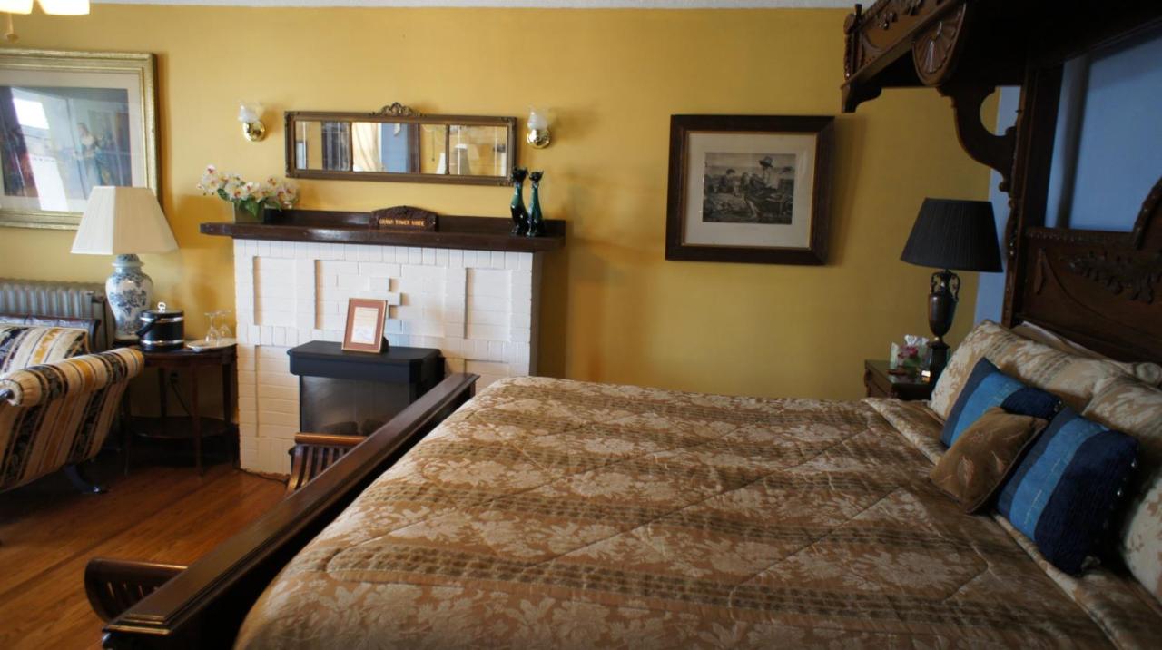 Grand Tower Suite With Spa Bath