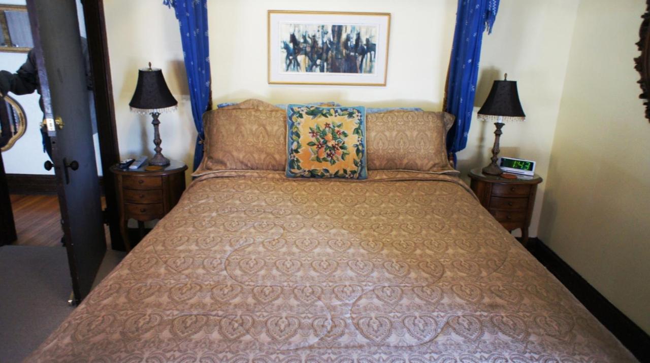 Queen Room with Spa Bath