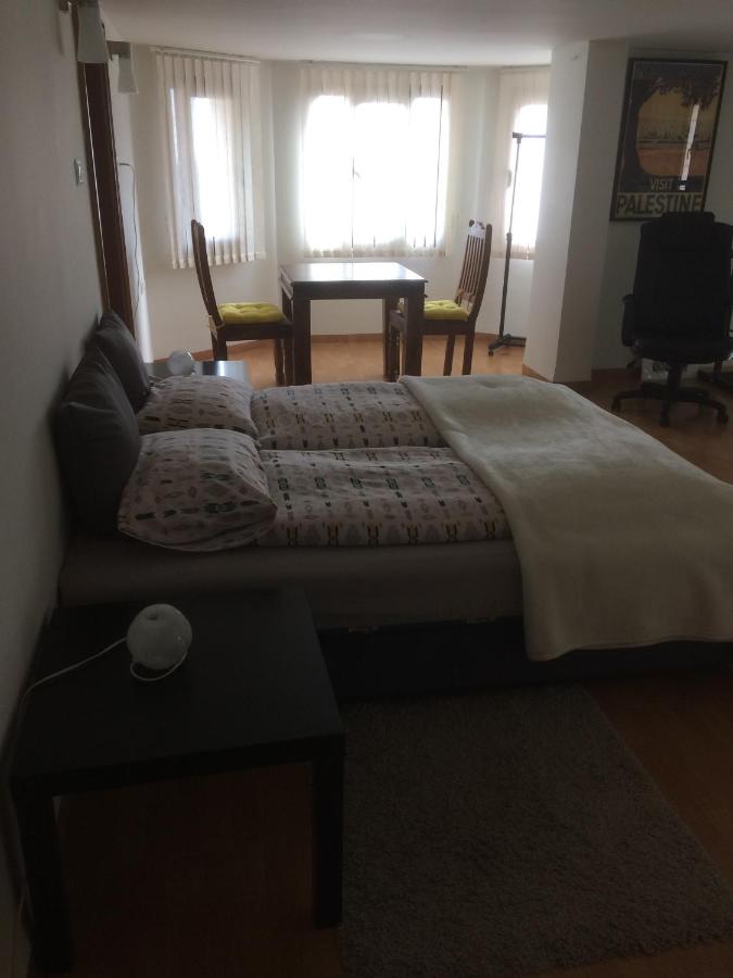 Apartamento Familiar de 2 niveles, con baño privado