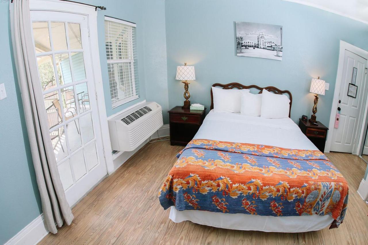 Queen Suite with Spa Bath and Balcony
