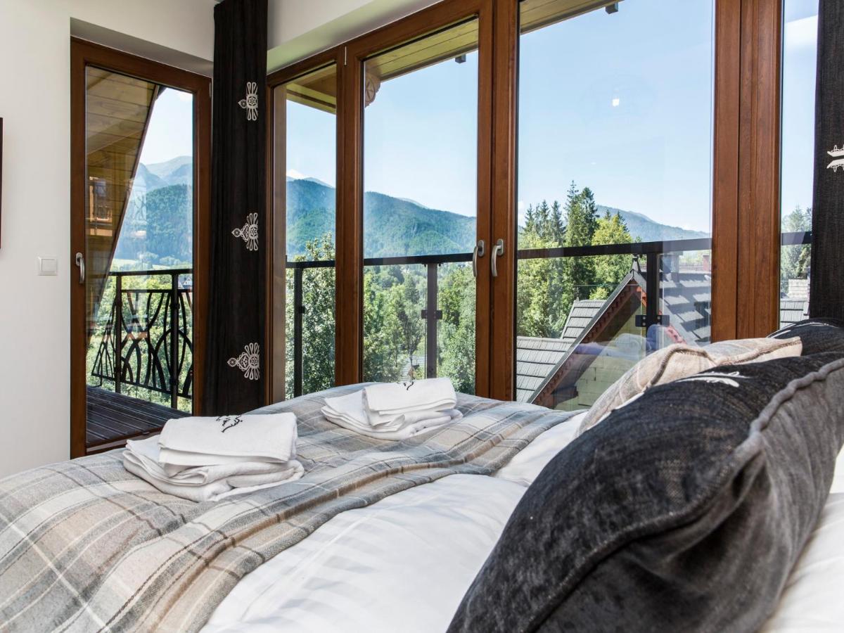 One-Bedroom Apartment with Balcony and Mountain view - 4