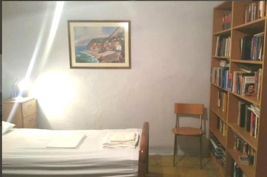 B&B Tirana - Communist style apartment - Bed and Breakfast Tirana