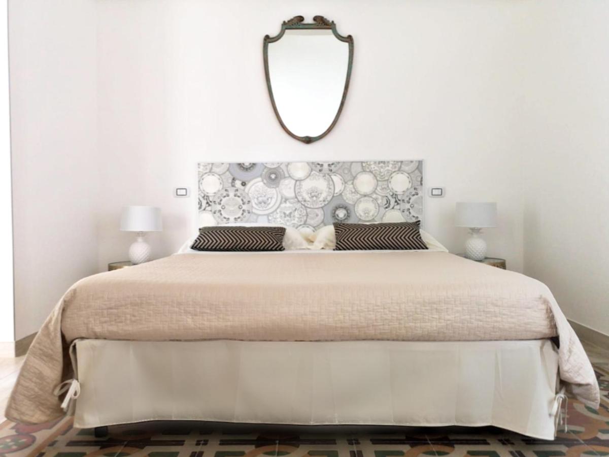 Eccelsoleccese Boutique B&B - steps from the Historic Center - Bed and Breakfast Lecce