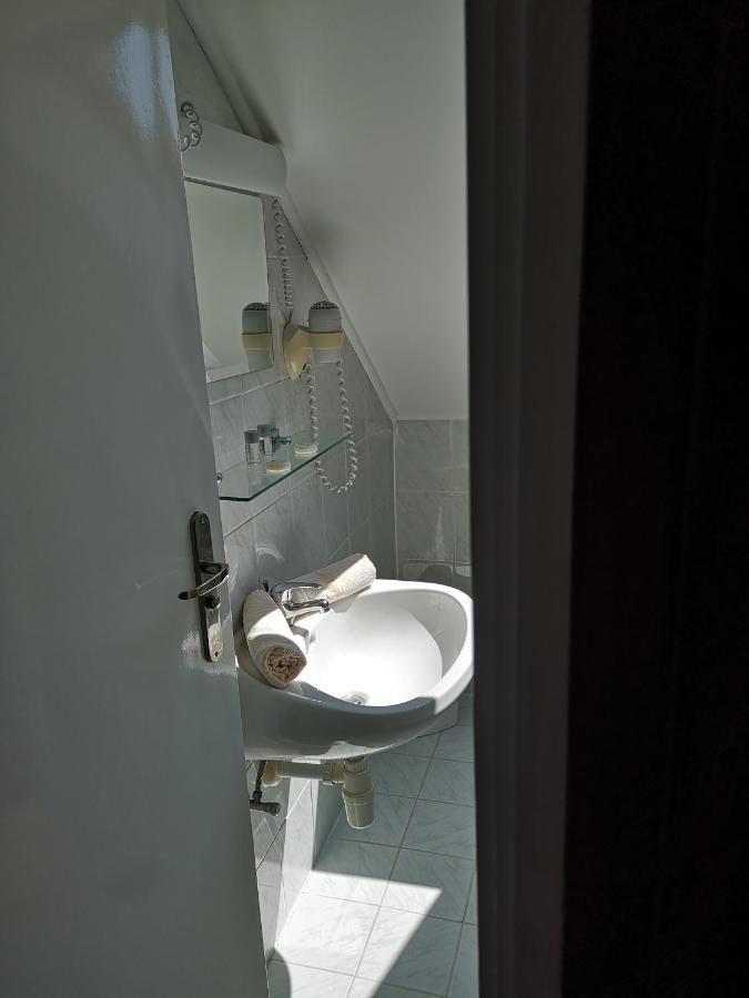 Doppel- oder Zweibettzimmer