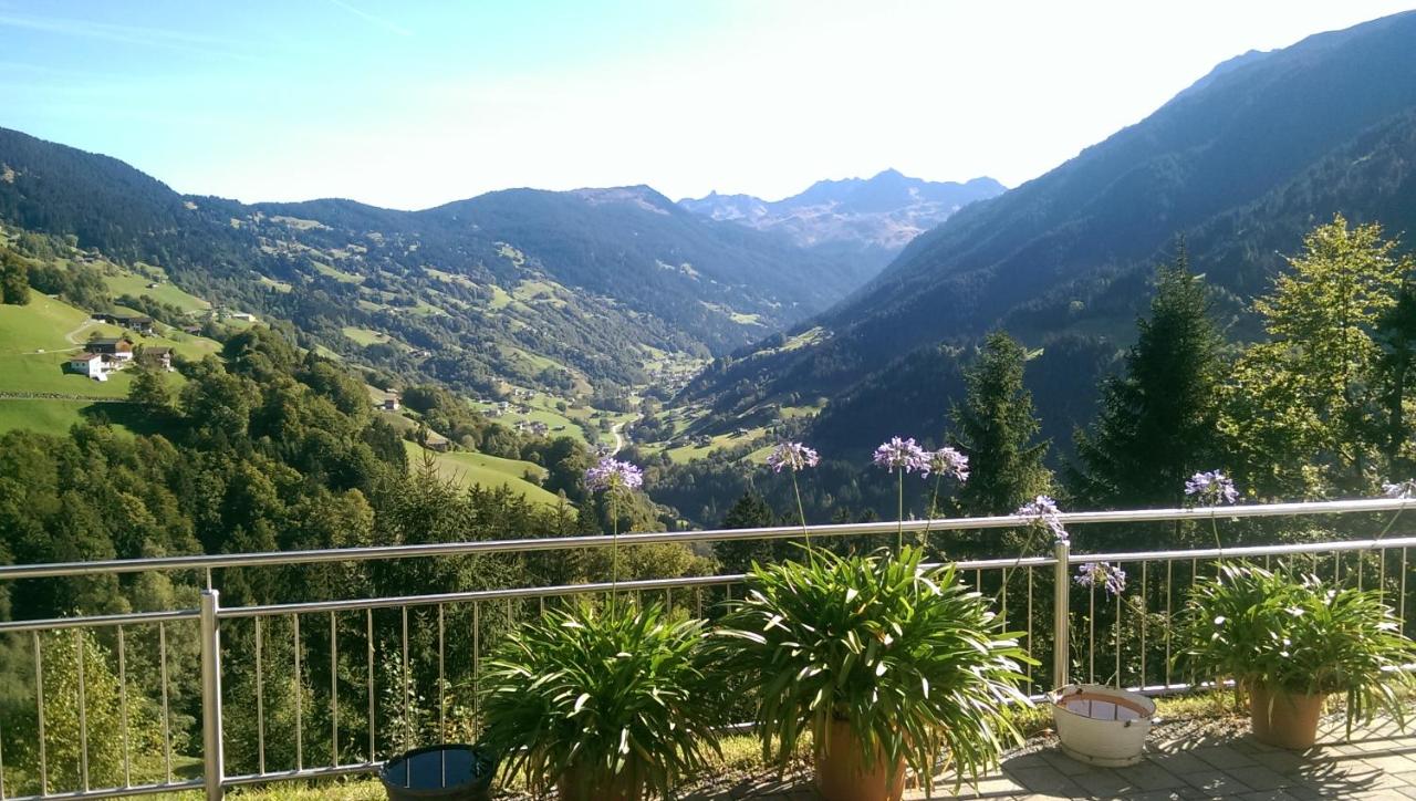 Apartment with Mountain View