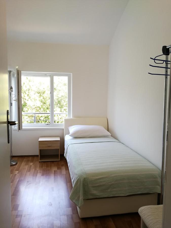 Appartamento con 2 Camere da Letto, Balcone e Vista mare
