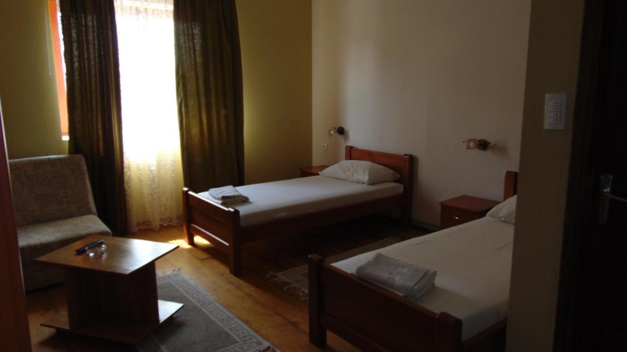 Camera Doppia con Letti Singoli con Bagno