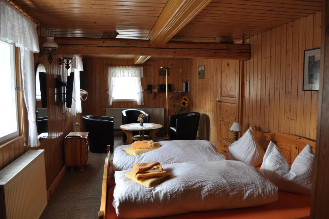 Doppel- oder Zweibettzimmer