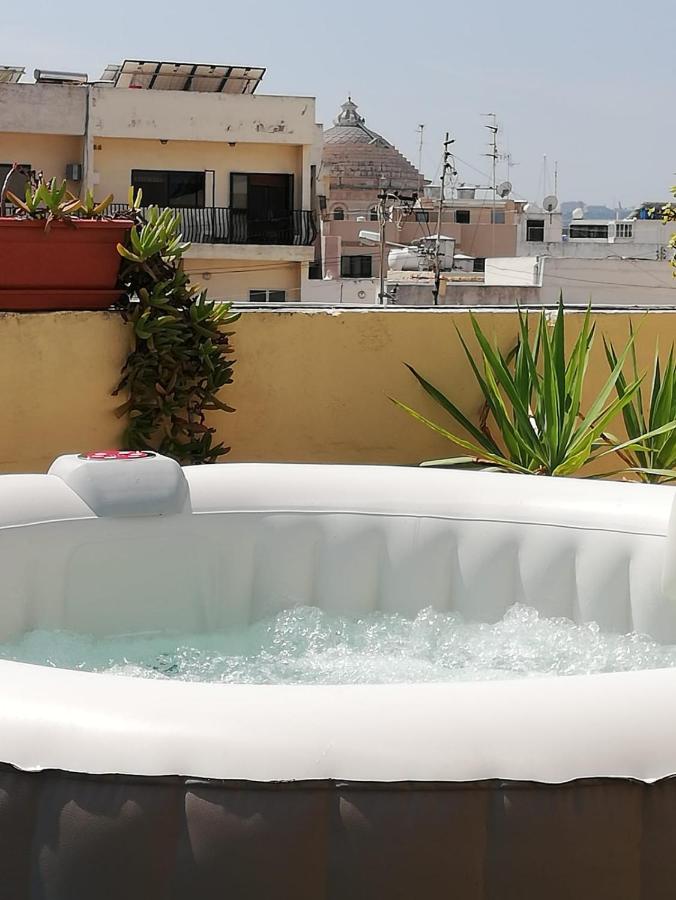 B&B Mosta - Studio apartment with private terrace, Jacuzzi & views - Bed and Breakfast Mosta