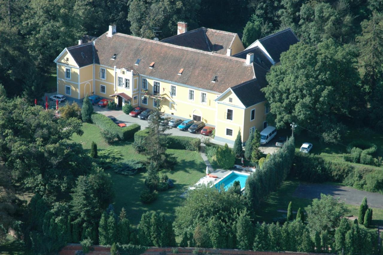 Kastélyfogadó Sitke - Ferienwohnung